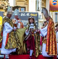 Korunovan slvnosti 2014 - kr Jozef s korunovanmi insgniami